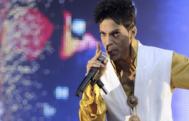 Revelan que Prince murió por sobredosis de analgésicos