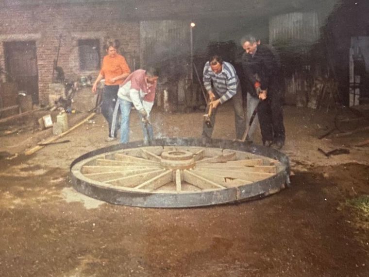 Osvaldo Fiore, el último restaurador de sulquis del país.