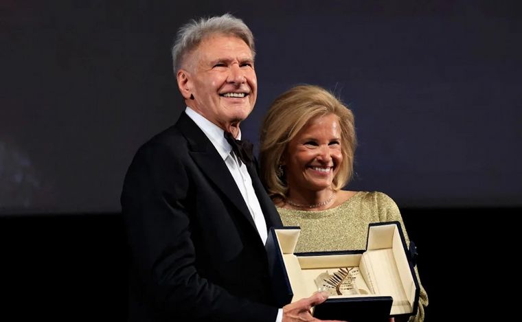 FOTO: Harrison Ford se emocionó al recibir el Palma de Oro. (Foto: CNN/EFE)