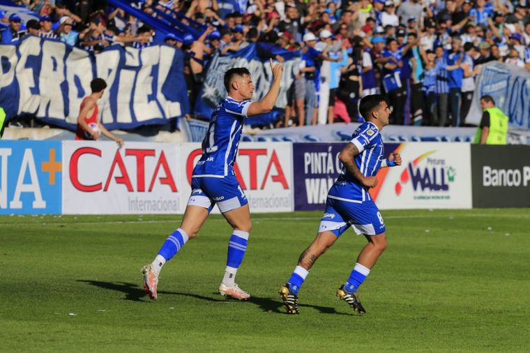 Tadeo Allende festeja su golazo ante Gimnasia (Foto:@ClubGodoyCruz)