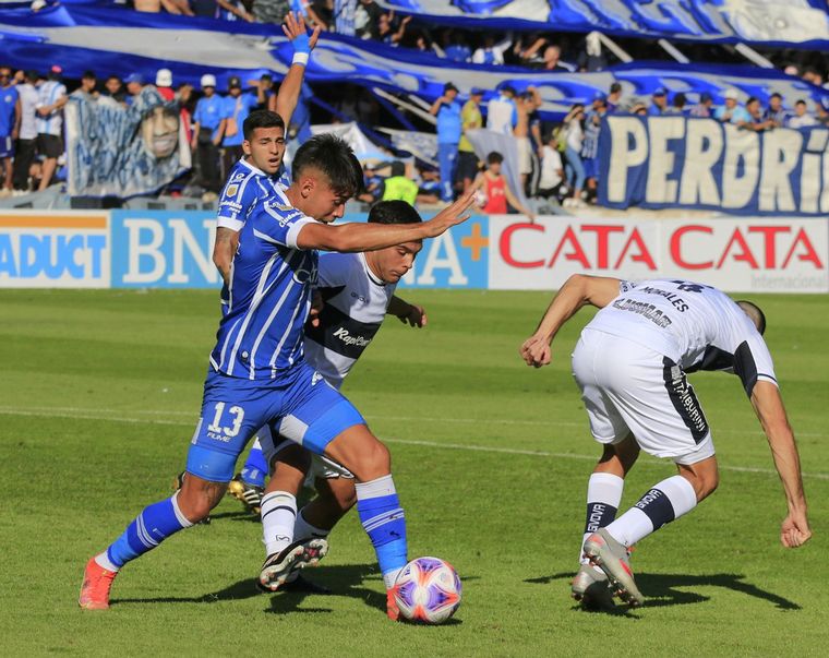 Godoy Cruz venció a Gimnasia en Mendoza.