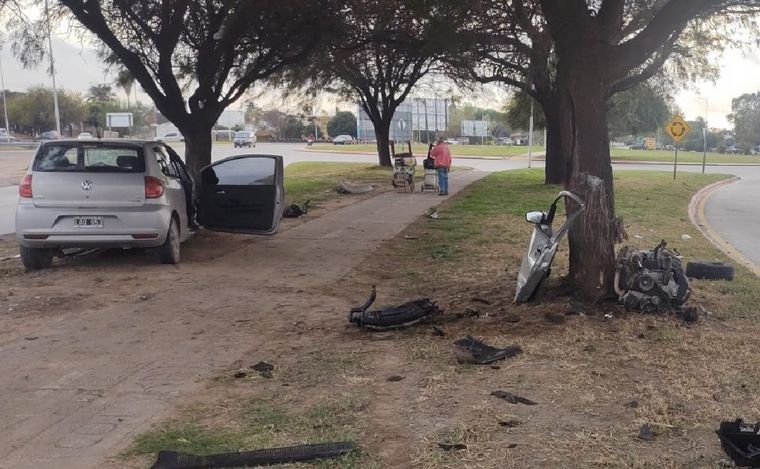 Violento siniestro vial en Córdoba. (Foto: Fernando Barrionuevo/Cadena 3)