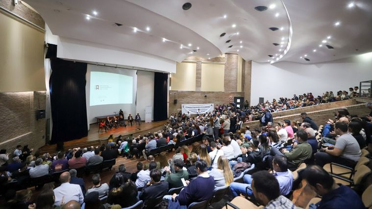 Morales y Juez cierran encuentro programático de la UCR en la UNC