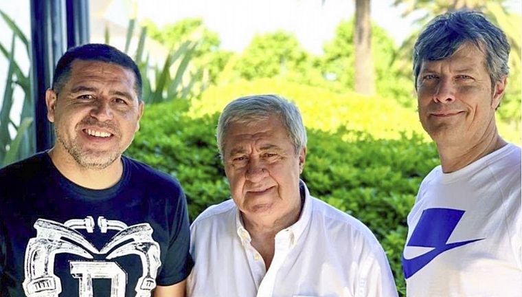 Pergolini junto a Riquelme y Ameal.