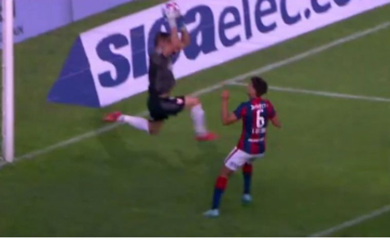 El momento del planchazo de Carranza a Gattoni.