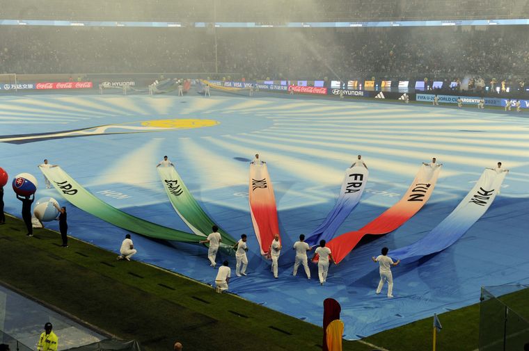 Todo el color de la ceremonia inaugural en Santiago del Estero.