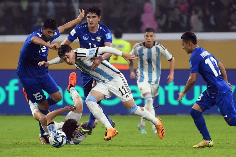 Argentina sufrió, pero le ganó 2-1 a Uzbekistán en el debut del Mundial Sub 20
