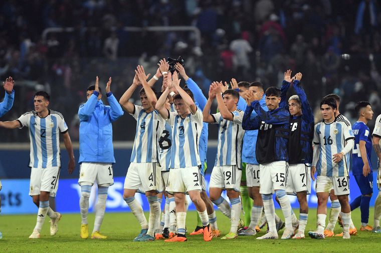 FOTO: Argentina comenzó el Mundial con el pie derecho.