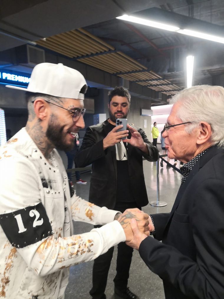 Rony Vargas, junto a grandes figuras de la música en los Premios Gardel