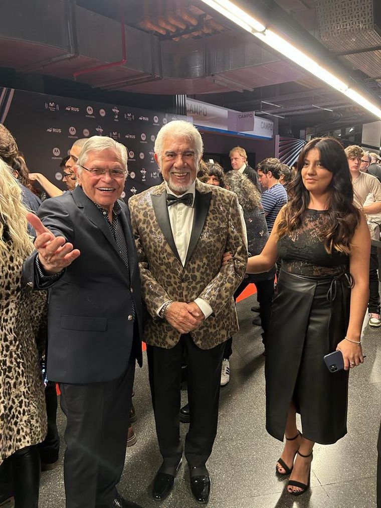 Rony Vargas, junto a grandes figuras de la música en los Premios Gardel