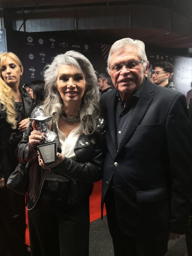 Rony Vargas, junto a grandes figuras de la música en los Premios Gardel