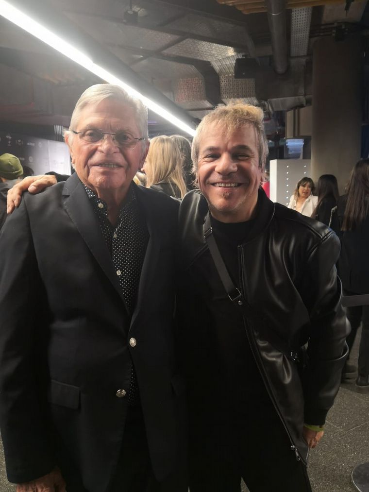 Rony Vargas, junto a grandes figuras de la música en los Premios Gardel