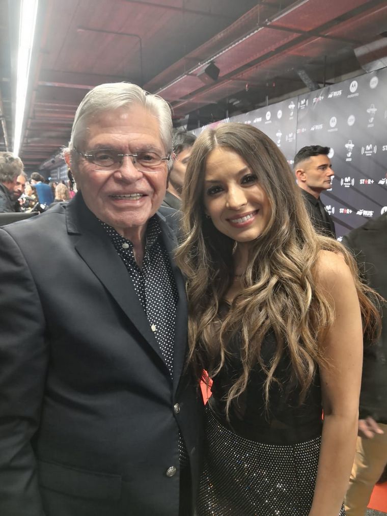 Rony Vargas, junto a grandes figuras de la música en los Premios Gardel