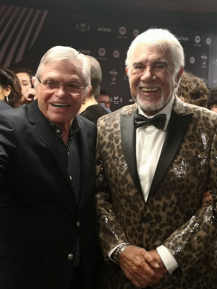 Rony Vargas, junto a grandes figuras de la música en los Premios Gardel