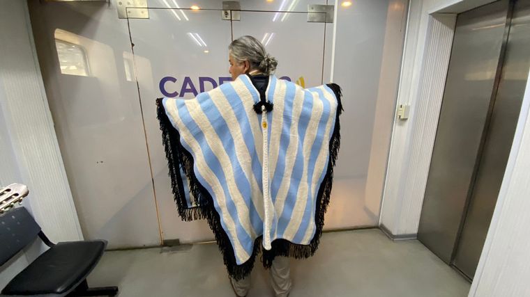 El artesano que deleitó con el poncho 