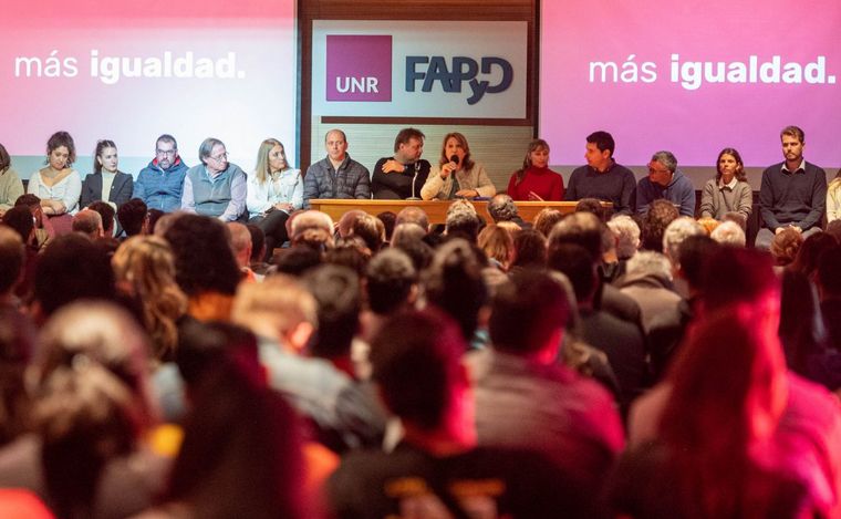 FOTO: El Congreso Extraordinario del PS en Rosario no tuvo quórum. 