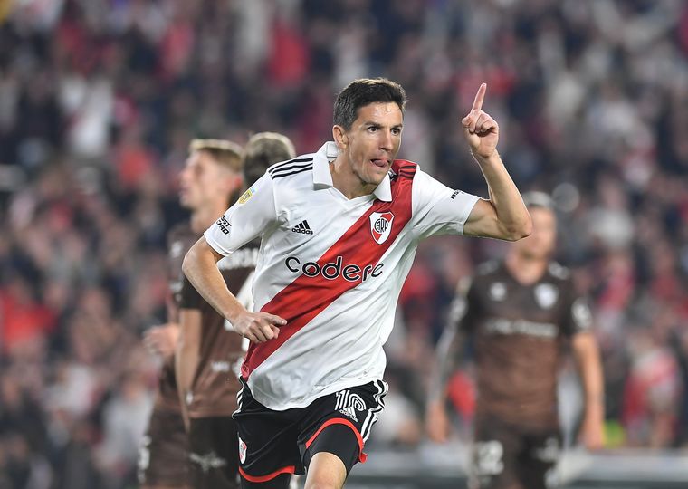 Nacho Fernández festeja el tanto del triunfo para 