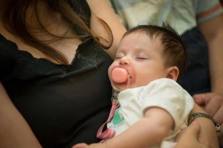 FOTO: Córdoba sube a 200 mil pesos el cuarto mes de licencia por maternidad.
