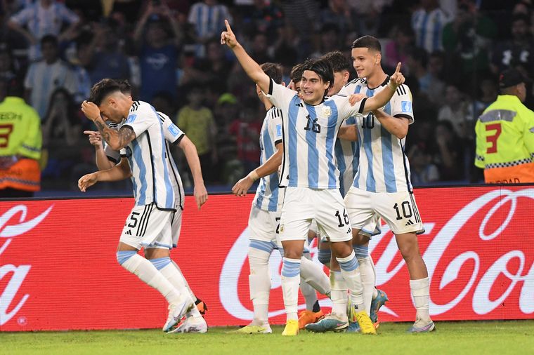 FOTO: Luka Romero celebra el segundo gol del seleccionado argentino juvenil.