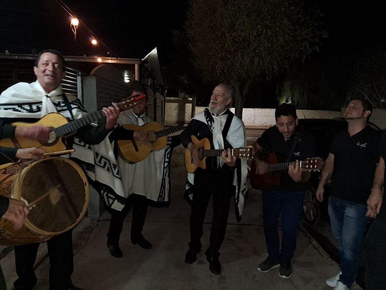 FOTO: Cadena 3, de serenata antes de la Fiesta de la Tradición Gaucha en El Arañado