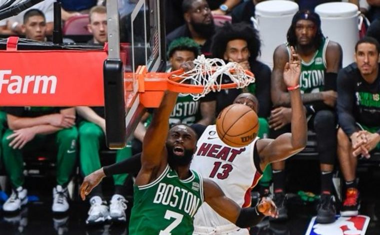 Boston venció a Miami Heat.