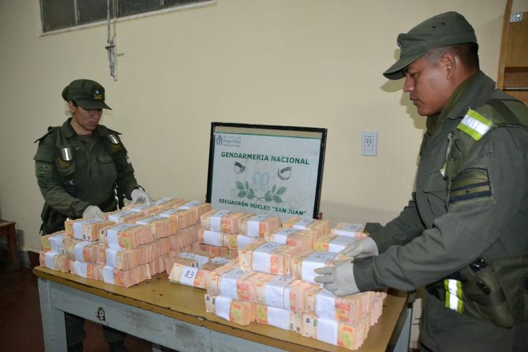 El misterio de los 80 millones de pesos hallados en una camioneta