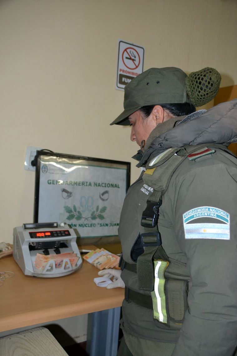 El misterio de los 80 millones de pesos hallados en una camioneta