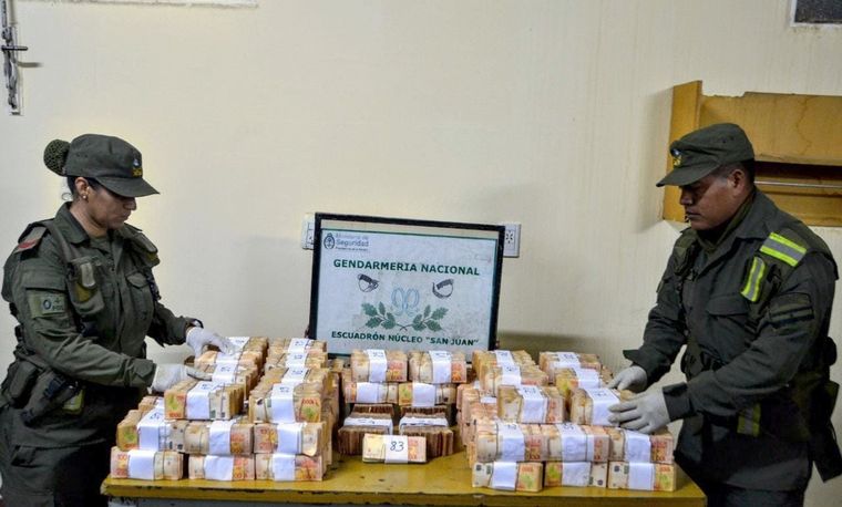 El misterio de los 80 millones de pesos hallados en una camioneta