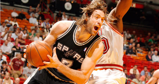 ''El bebé'', cuando jugaba en los Spurs. Se va uno de los grandes basquetbolistas argentinos. 