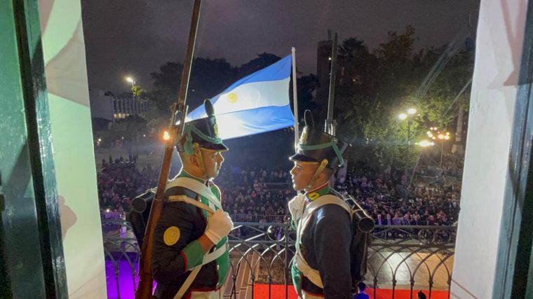 AUDIO: Córdoba vivió otro tradicional Cambio de Guardia de Honor en el Cabildo