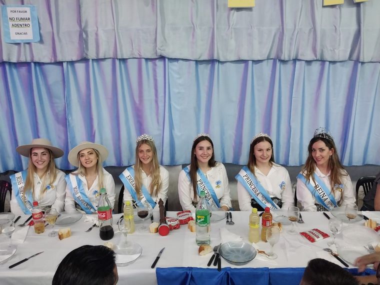 Las soberanas de la Fiesta de la Tradición Gaucha en el Arañado