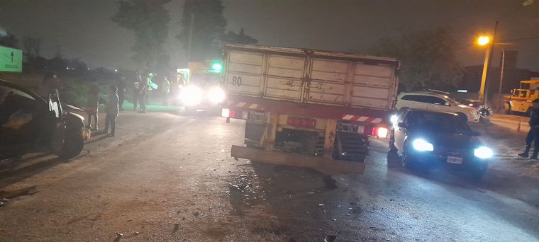 FOTO: Chocaron un auto y un camión en avenida Rancagua: un fallecido