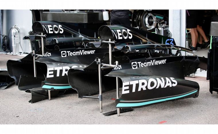 FOTO: En el 'pit lane' de Mónaco se pudieron fotografiar los nuevos pontones de Mercedes