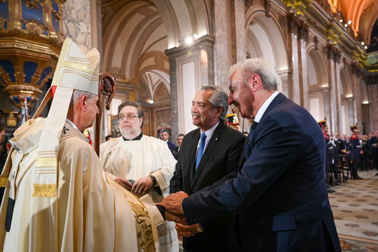 Mario Poli les pidió a los políticos vocación de servicio.