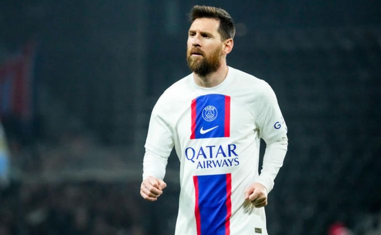 FOTO: Lionel Messi vistiendo la camiseta del PSG. 