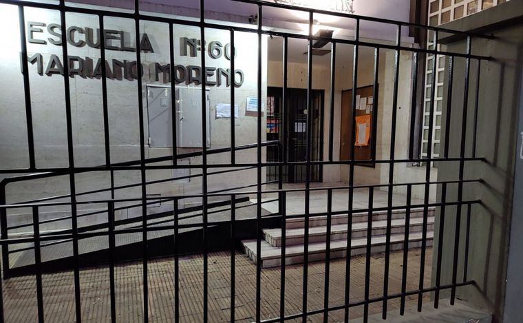 FOTO: Este lunes en la Escuela Nº60 Mariano Moreno, de Rosario, no dictarán clases.