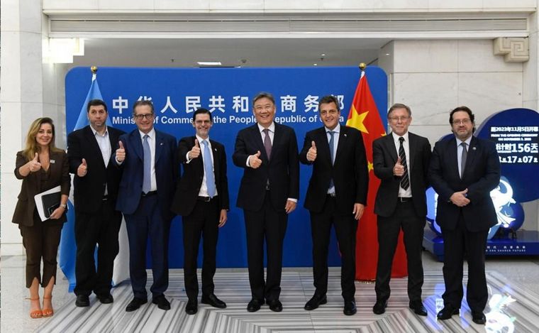 FOTO: Massa con el ministro de Comercio de China, Wang Wentao.