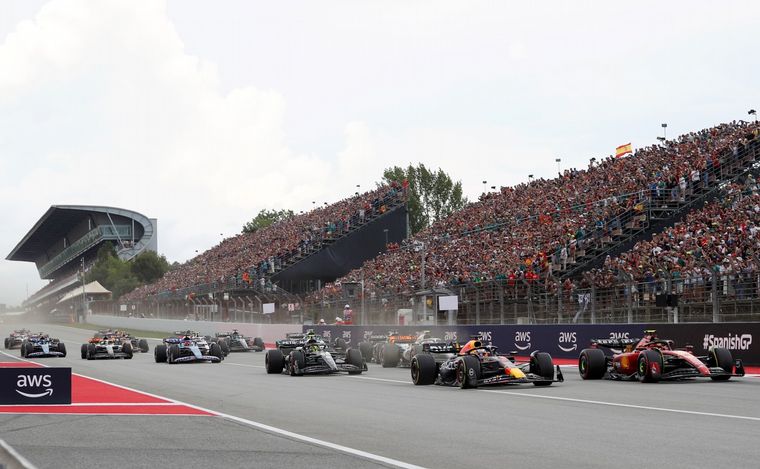 FOTO: Verstappen pica en punta en el GP de España y se escapará a su 40° victoria