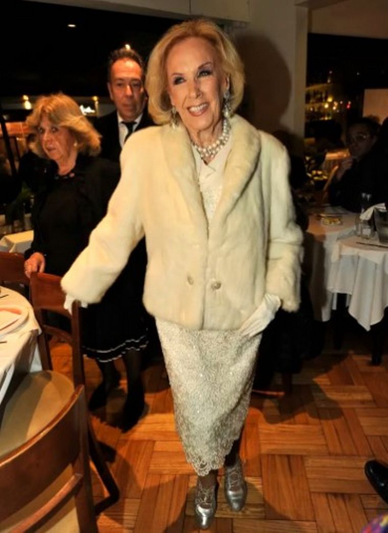 FOTO: Mirtha Legrand celebró sus 55 años en la TV con una cena con amigos. Fotos: La Nación