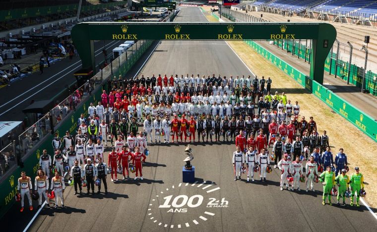 Todos los participantes en la foto oficial de los 100 Años de las 24 Horas de Le Mans