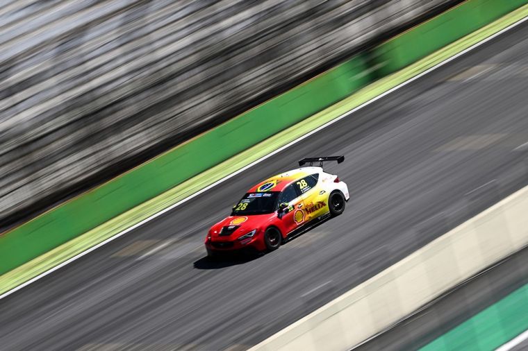 FOTO: Los brasileños Osman-Lapenna fueron segundos con el Cupra León TCR