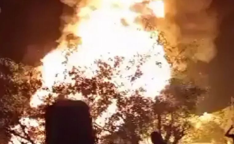 FOTO: Explotó un depósito de combustible ilegal en Clorinda. (Foto: captura de video)