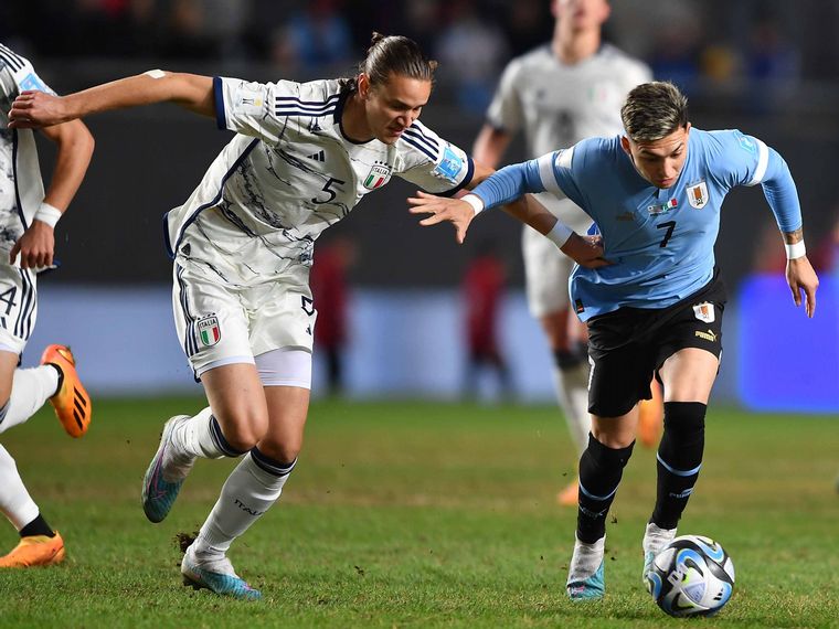 FOTO: Uruguay e Italia se enfrentan en La Plata para definir el campeón Sub-20.