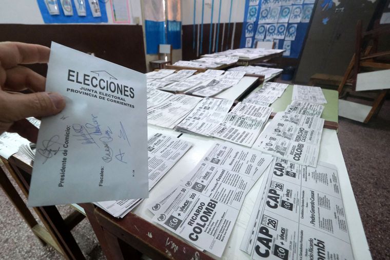 FOTO: Las boletas de las elecciones legislativas de Corrientes.
