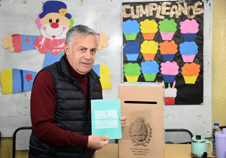 FOTO: Alfredo Cornejo en la votación de este domingo.