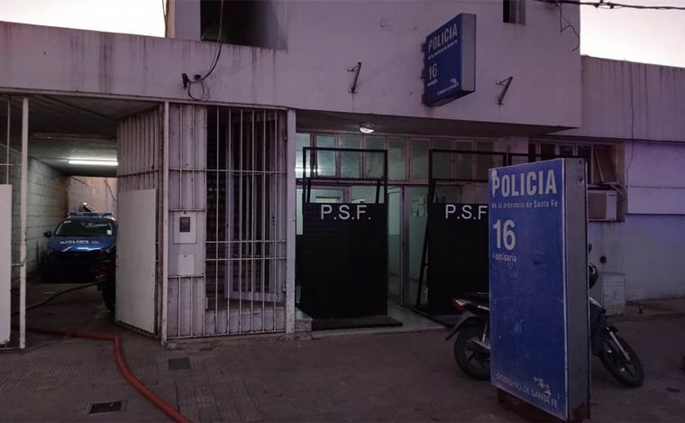 FOTO: Intento de motín en comisaría del sur de Rosario: incendio y tensión. 