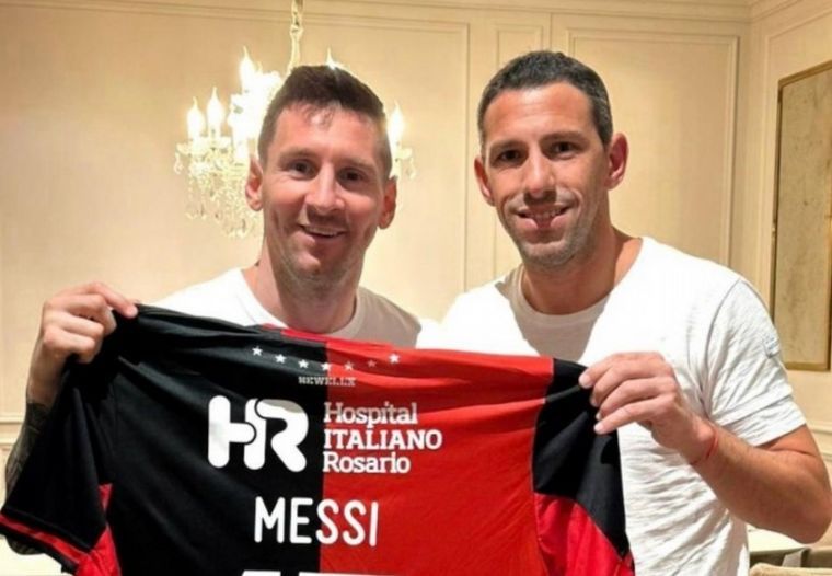 FOTO: Maxi y Messi juntos con la de Newell's.