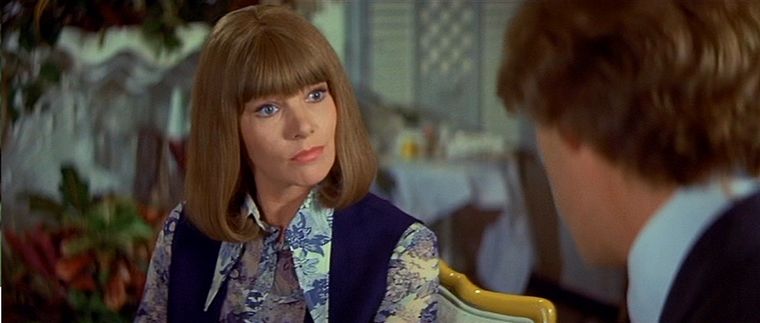 Glenda junto a George Seagal en Un toque de distinción.