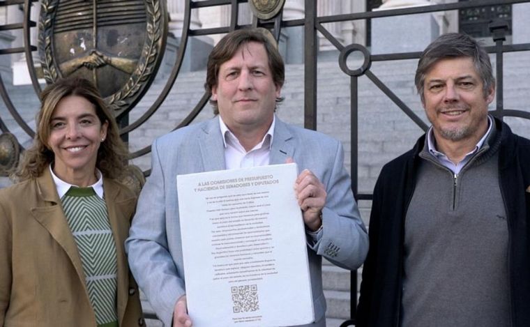 Reclamo federal de empresarios en el Congreso de la Nación, con curioso método.