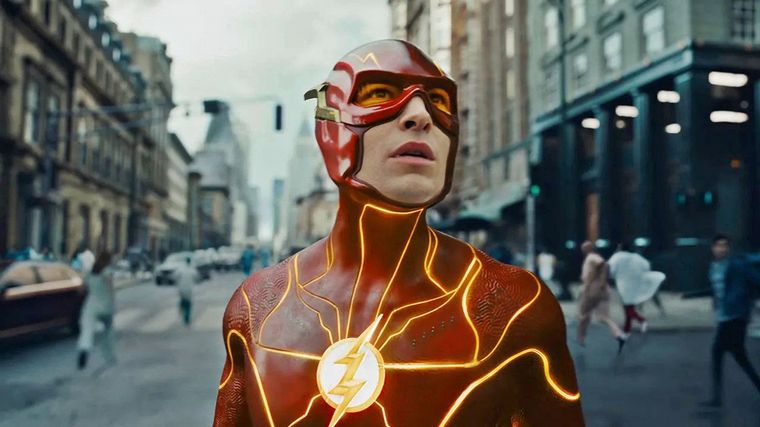 FOTO: Ezra Miller interpreta a Flash en la nueva película de DC.